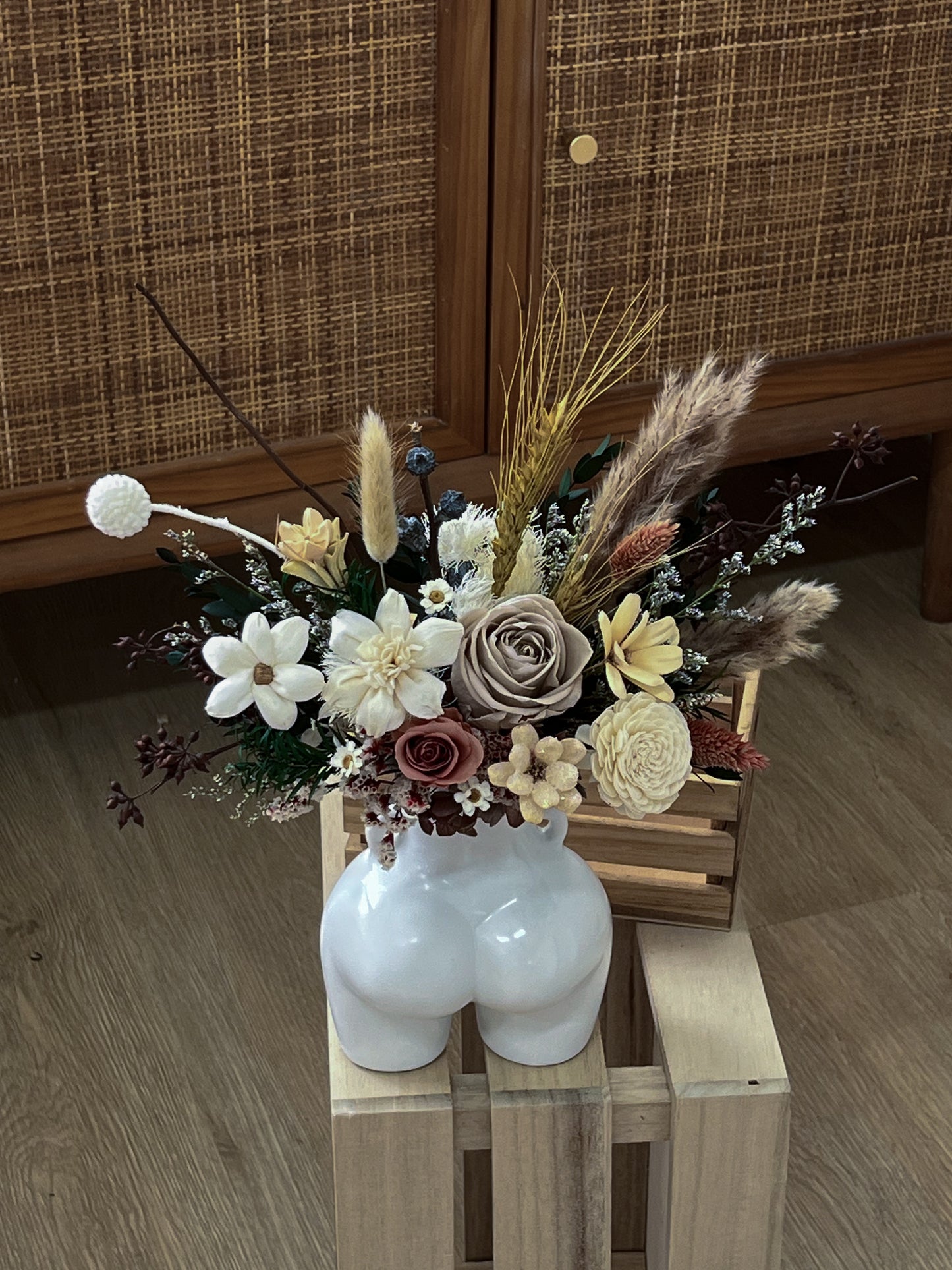 Whitey Butt Vase + Giftbox