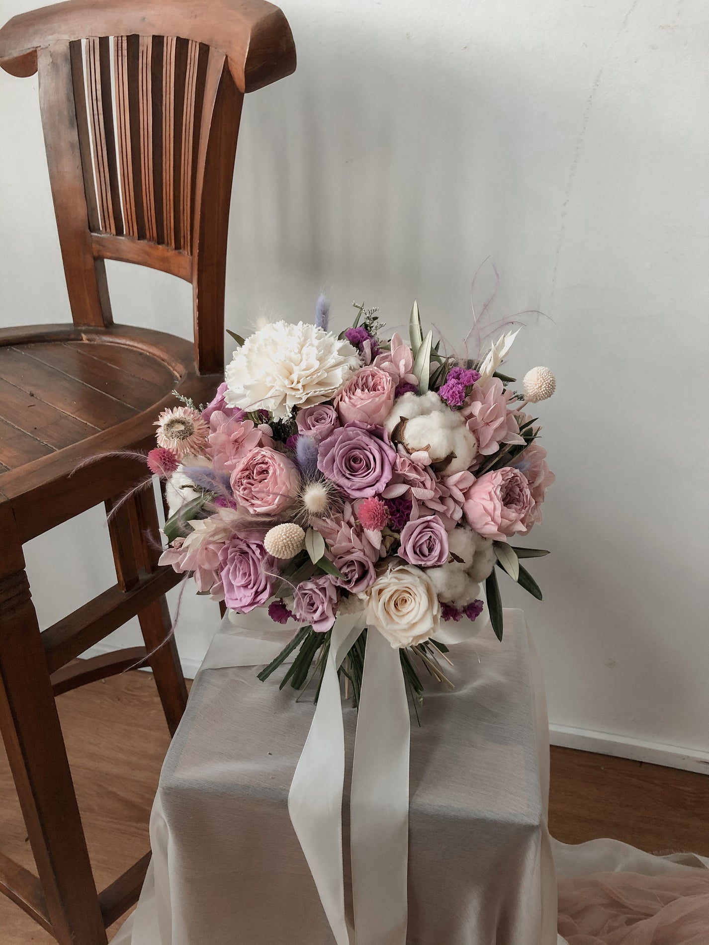 Traditional Round Cool Tones Anndol Floral